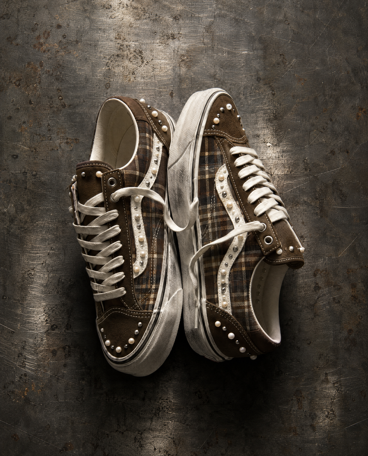 PEARL & STUDS – BROWN PLAID KLAIM