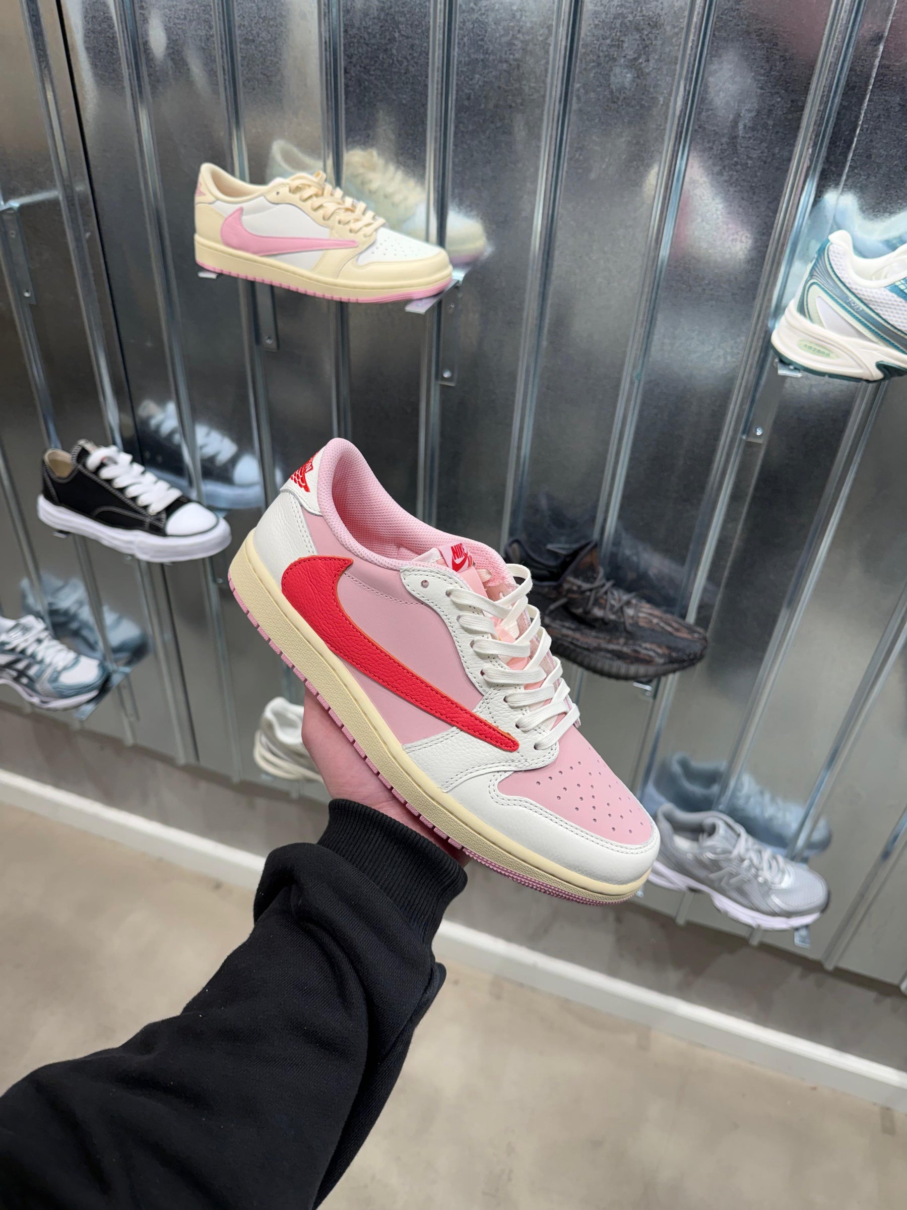 TROPICAL PINK TRAVIS SCOTT